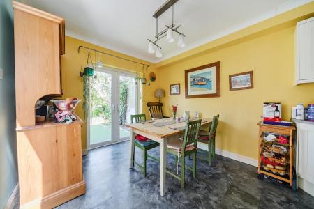 1294907-27-682751718b63e-ARW .jpg