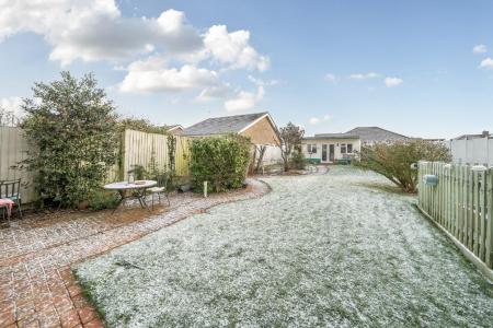 98 London Road Garden 1.jpg