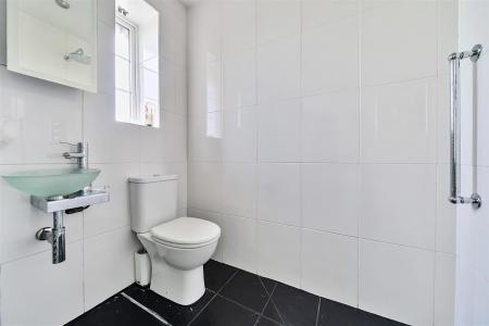 Ensuite to Bedroom Two