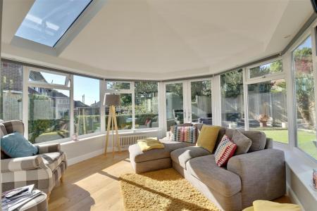 Lounge area off Kitchen diner