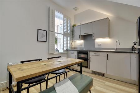 KITCHEN/LOUNGE/DINER