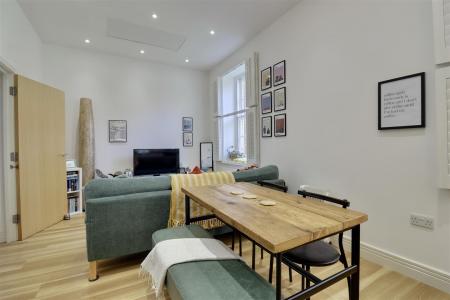 KITCHEN/LOUNGE/DINER