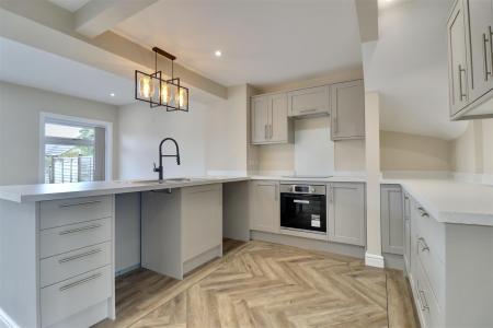 KITCHEN / DINER