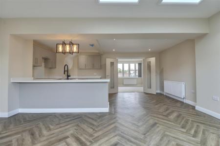 KITCHEN / DINER