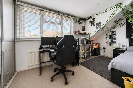 Front Bedroom..jpg