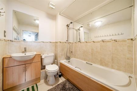 Main Bathroom.jpg