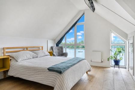 Main Bedroom..jpg