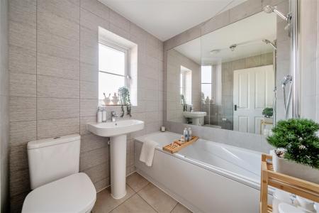 Main Bathroom.jpg