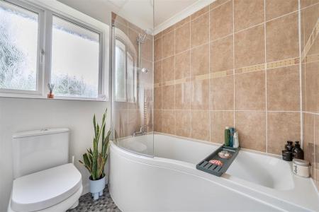 Main Bathroom..jpg