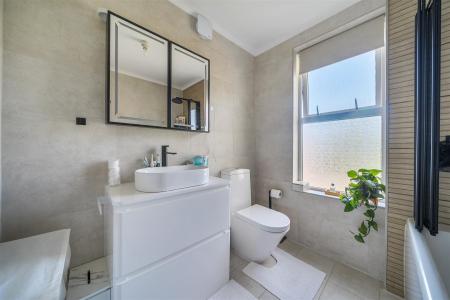 Bathroom..jpg