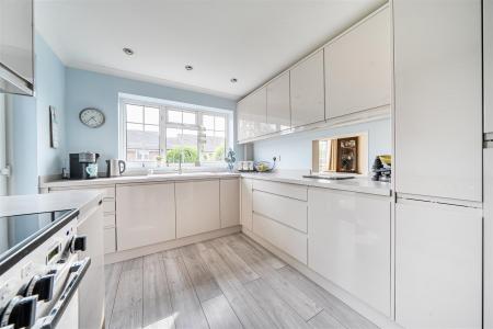 Kitchen..jpg