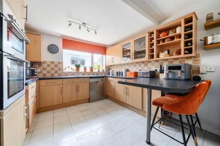 Kitchen..jpg