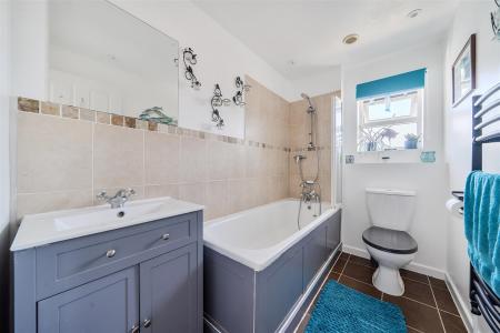 Main Bathroom.jpg