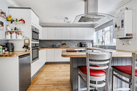 Kitchen - Breakfast Bar.jpg