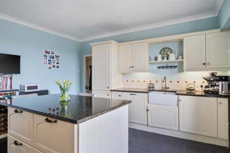 Kitchen/Breakfast Room