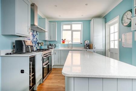 KITCHEN/DINER