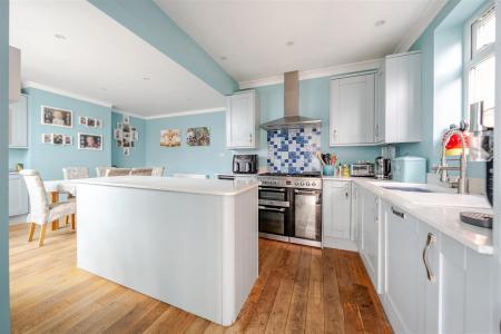 KITCHEN/DINER