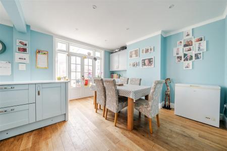 KITCHEN/DINER