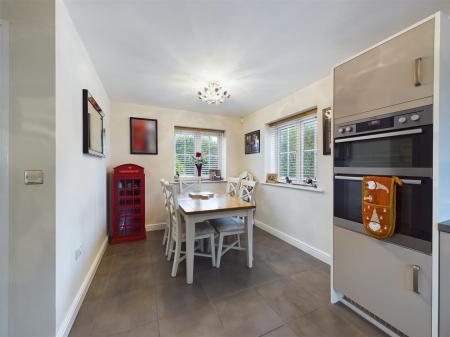 Spacious Open Plan Dining Kitchen