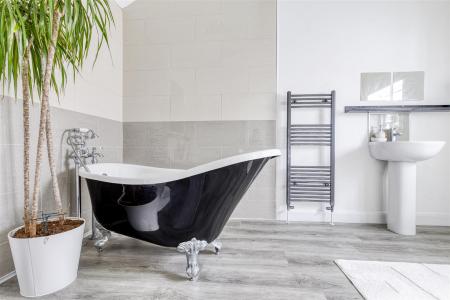 En-Suite Bathroom