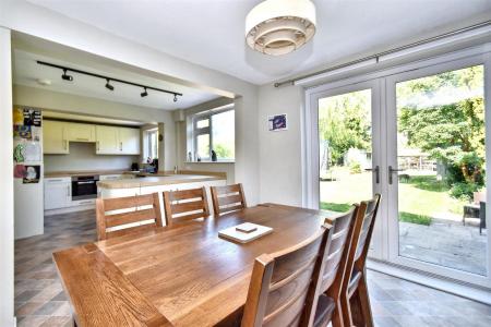 Living Kitchen/Dining Room