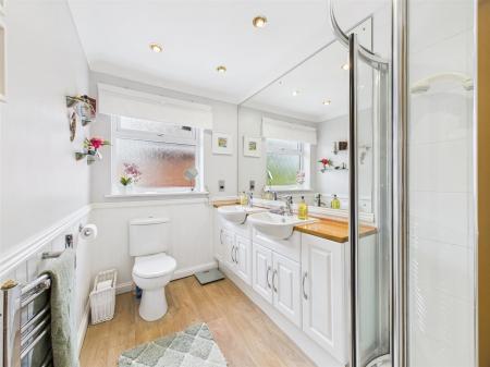 Stylish En-Suite Shower Room