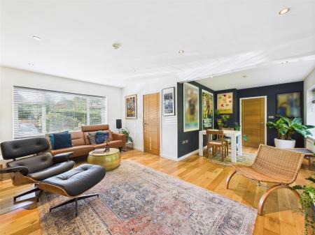 Spacious L-Shaped Lounge/Dining Room