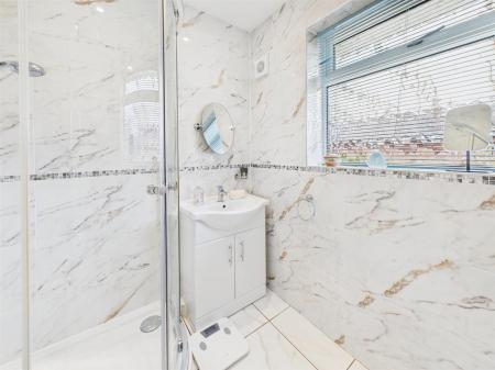 Well-Appointed Shower Room