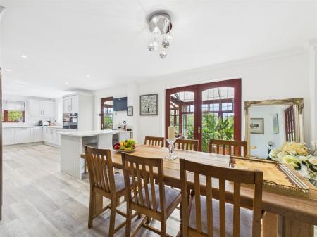 Fabulous Open Plan Dining Kitchen