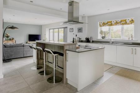 High Specification Fitted Kitchen