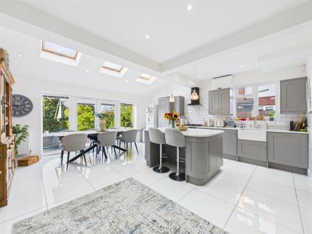 CAM04272G0-PR0365-STILL004 (1).jpg