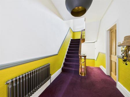 Split-Level Semi-Galleried Landing