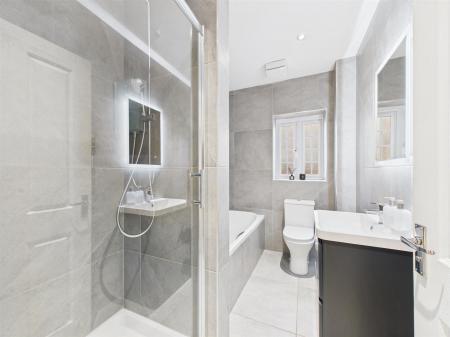 Superbly Appointed & Refitted Bathroom