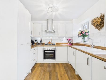 Stylish Fitted Kitchen