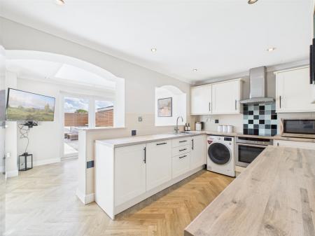 Living Kitchen/Dining Room