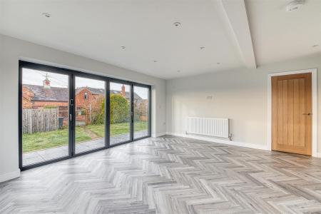 Spacious Lounge/Dining Area