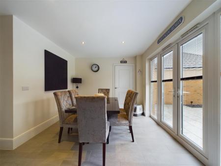 'L' Shaped Living/Dining/Kitchen