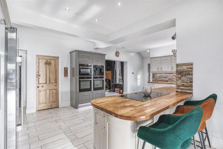 Quality Fitted Kitchen