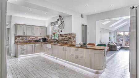 Quality Fitted Kitchen