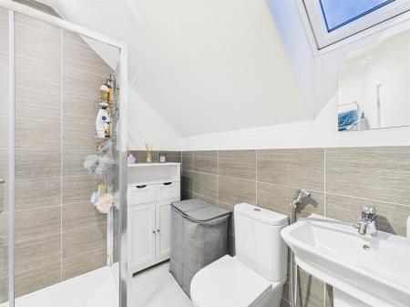 Stylish En-Suite Shower Room