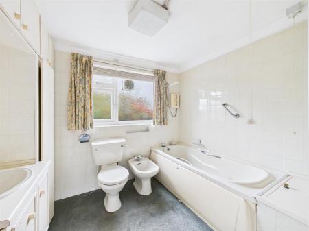 En-Suite Bathroom