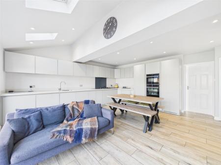Fabulous Open Plan Living Kitchen