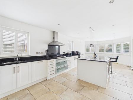 Living Kitchen/Dining Room