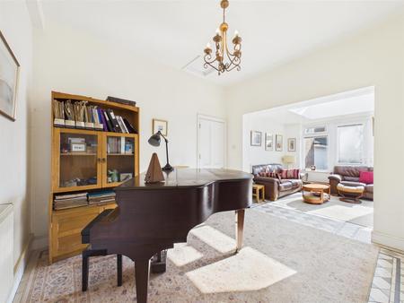 Snug/Piano Room