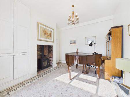 Snug/Piano Room