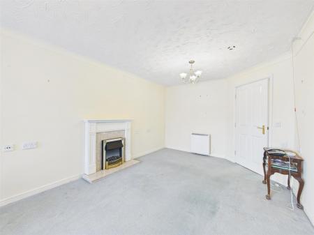 Spacious Lounge/Dining Room