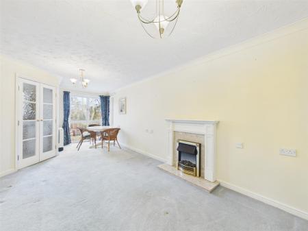 Spacious Lounge/Dining Room