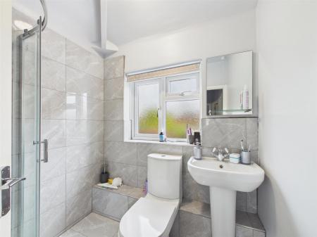 Well-Appointed Shower Room