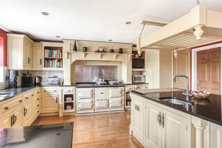 Living Kitchen/Dining Room