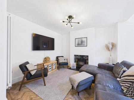 Lounge & Dining Area